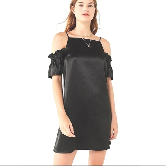 kimchi off the shoulder dress Urban Outfitters Kimchi Blue Medium Dress Off the Shoulder Party Dance Sexy